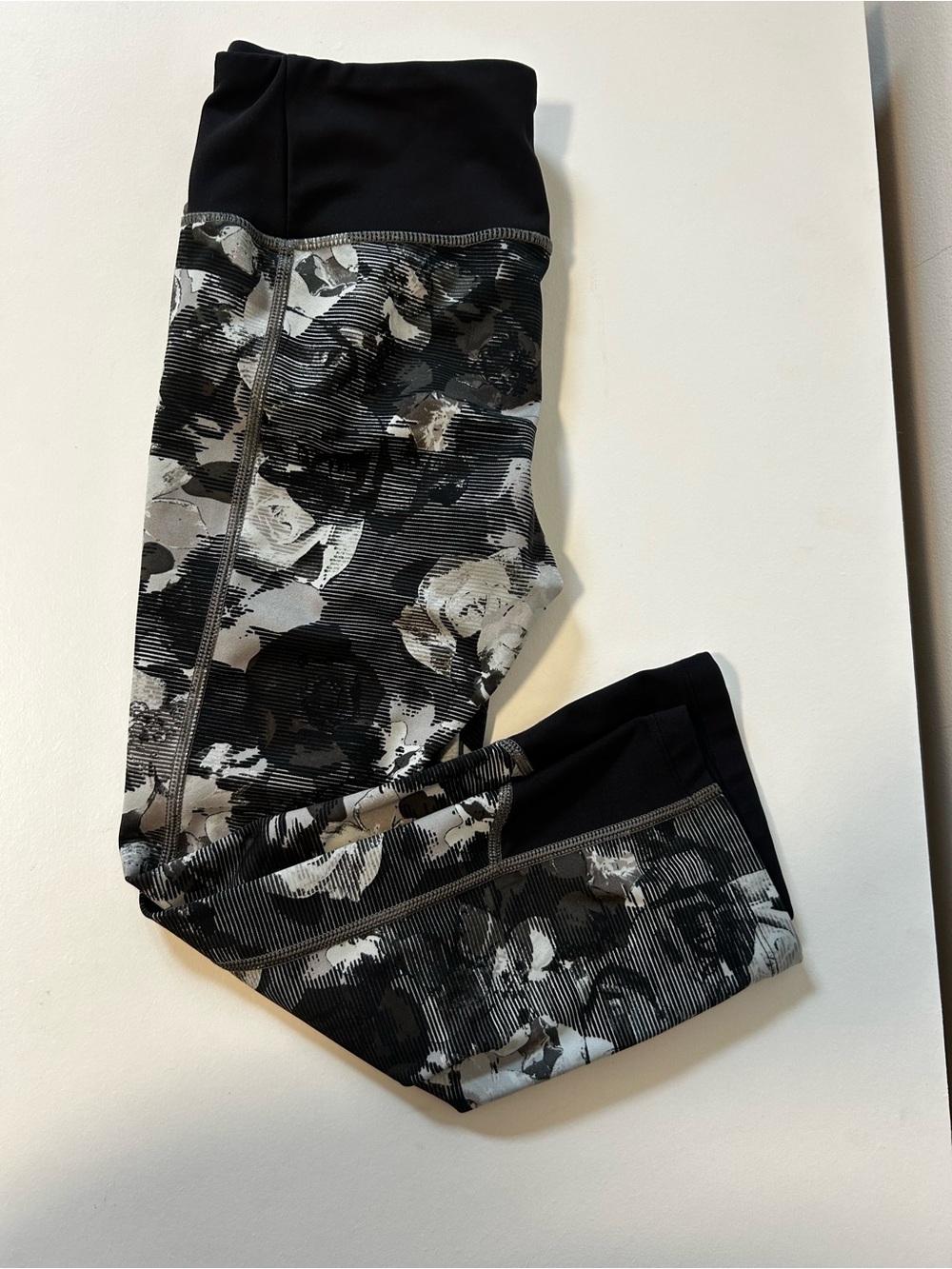 The North Face Cropped Black & Gray Floral-Print Leggings